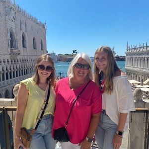 Meet your Posher, Cynthia